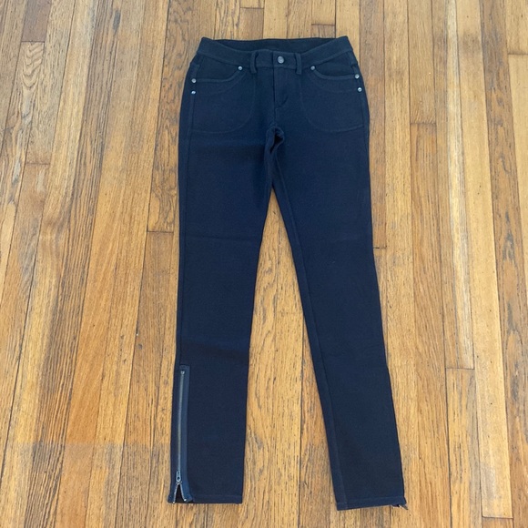Athleta Pants - Athleta Ankle zip Dark Charcoal Gray Pants size 6T